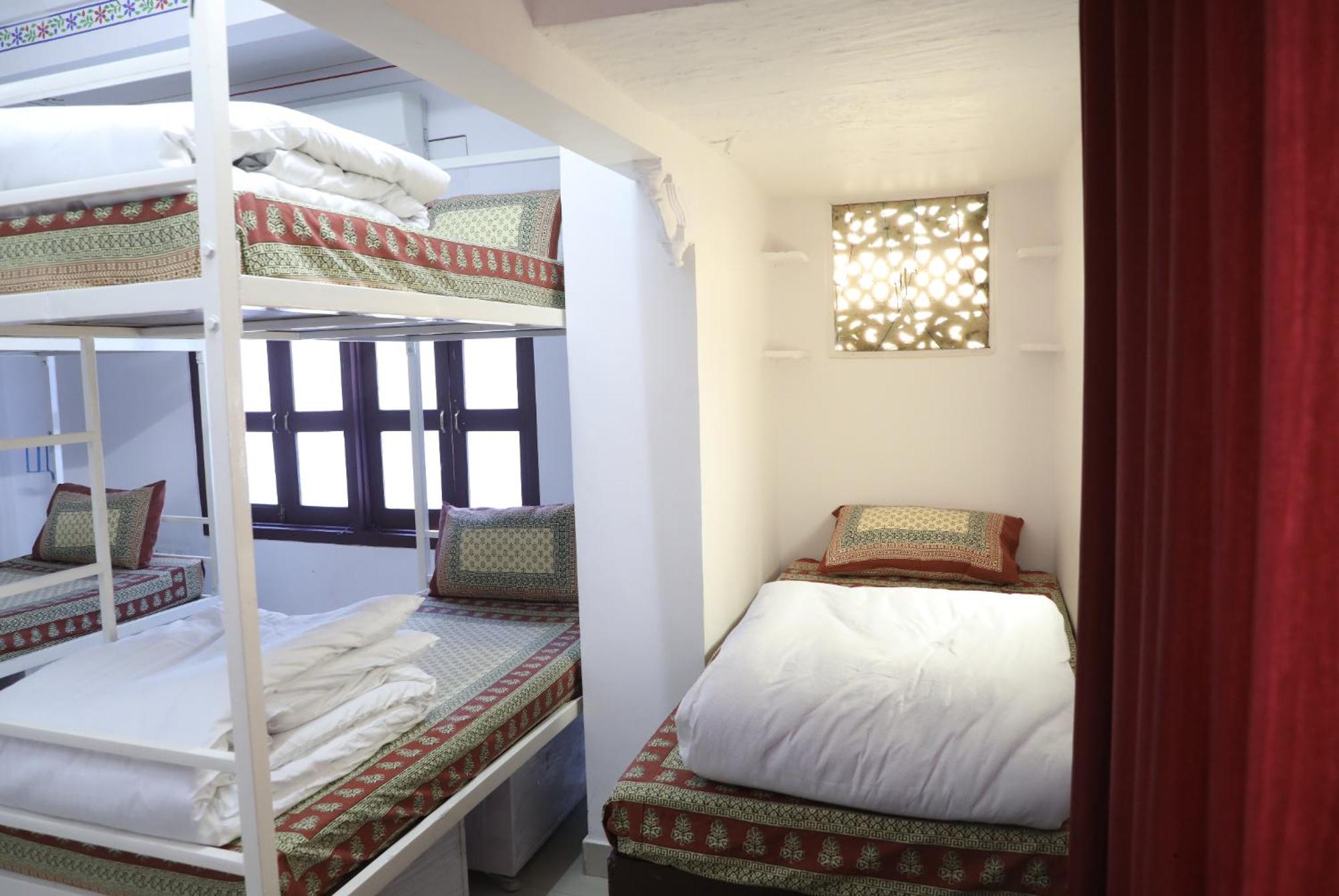 The Mama Hotel - Rooms And Dormitory Udaipur Ngoại thất bức ảnh